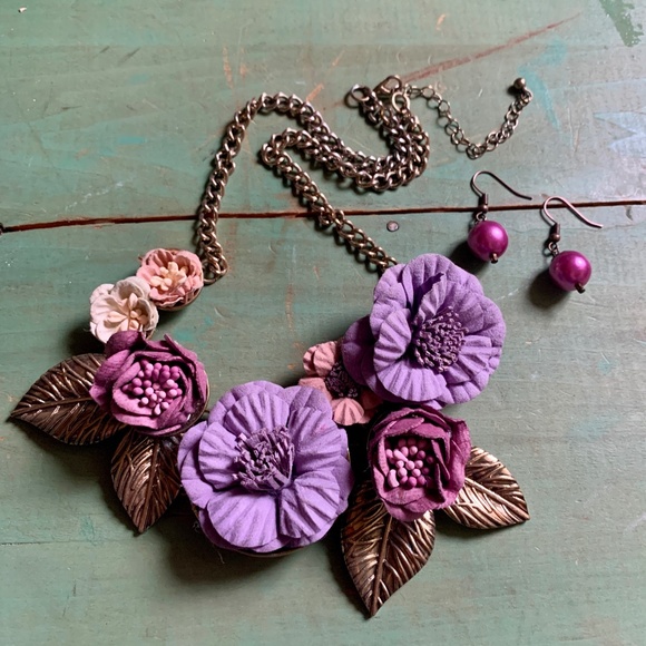 💜 Gorgeous Shades of Purple Flowers Necklace & Vintage Purple Pearl Earrings - Picture 2 of 8